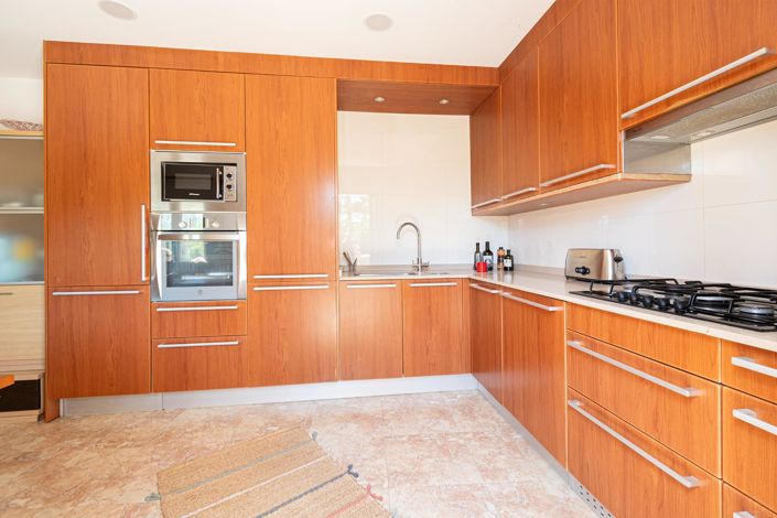 Image No.30-4 Bed Property for sale