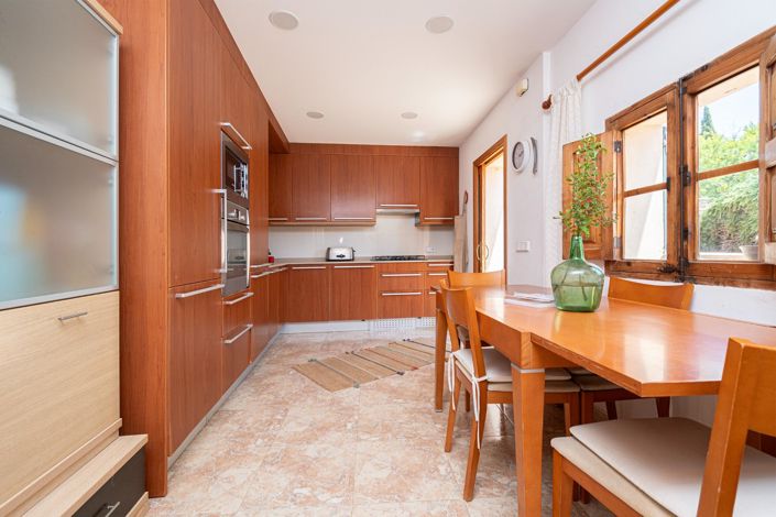 Image No.31-4 Bed Property for sale