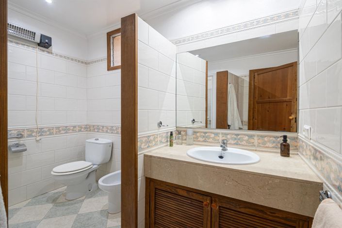 Image No.37-4 Bed Property for sale