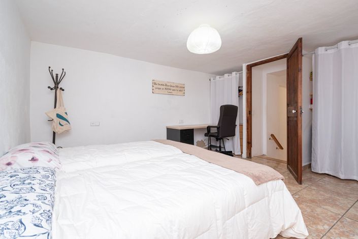 Image No.38-4 Bed Property for sale