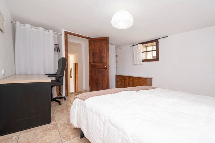 Image No.39-4 Bed Property for sale