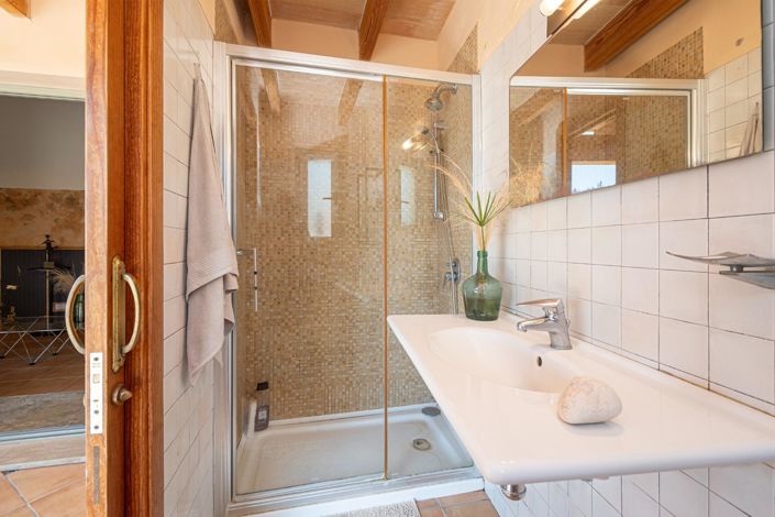 Image No.41-4 Bed Property for sale