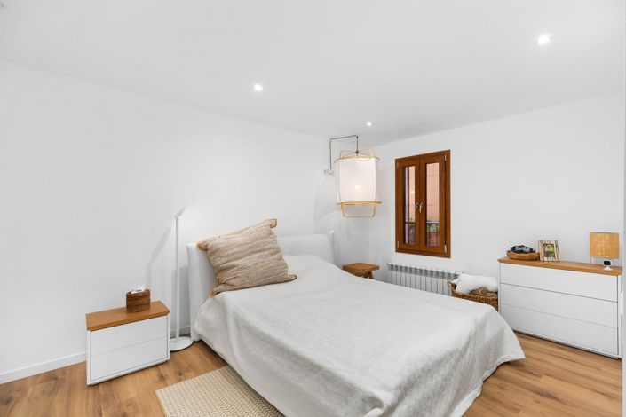 Image No.14-3 Bed Flat for sale