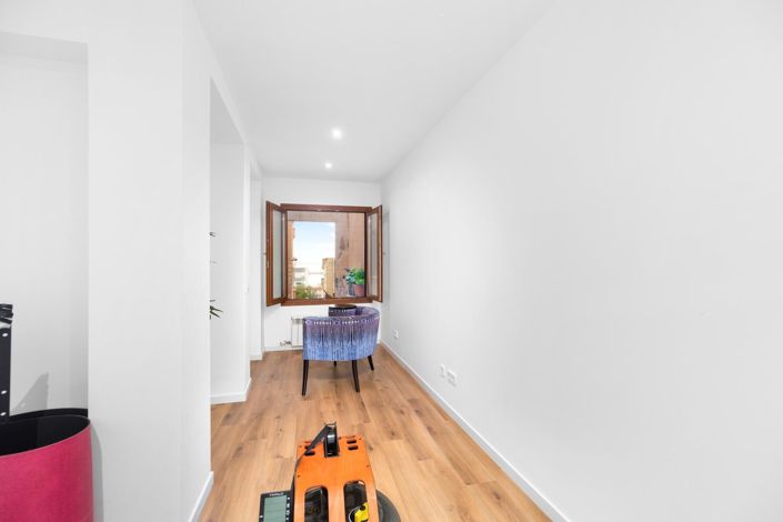 Image No.15-3 Bed Flat for sale