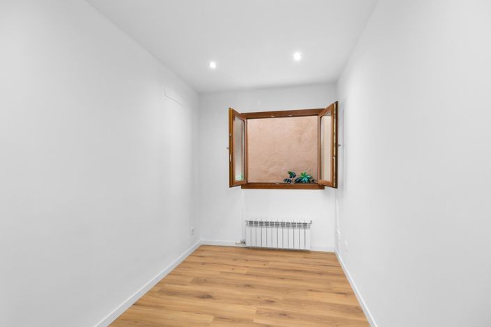 Image No.16-3 Bed Flat for sale