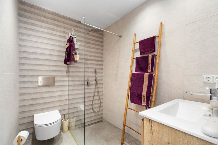 Image No.17-3 Bed Flat for sale