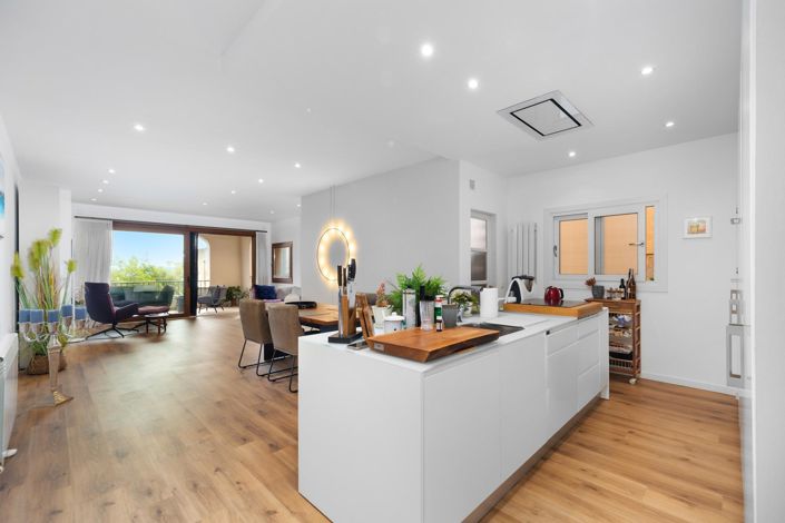 Image No.7-3 Bed Flat for sale