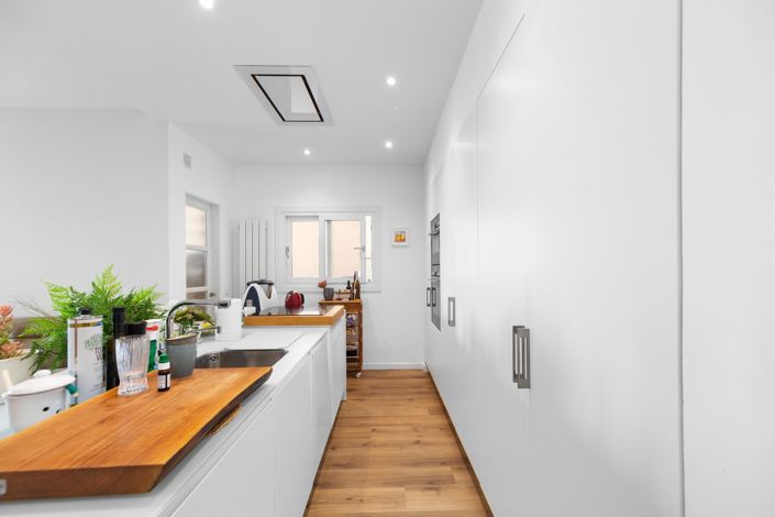 Image No.8-3 Bed Flat for sale