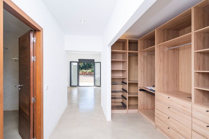 Image No.34-5 Bed Country House for sale