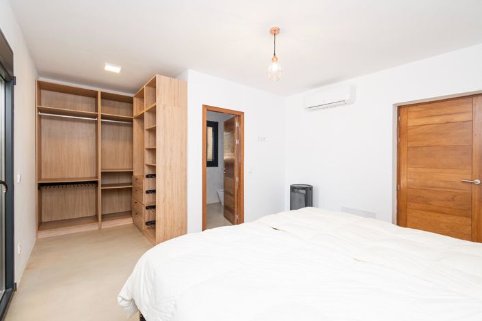 Image No.43-5 Bed Country House for sale