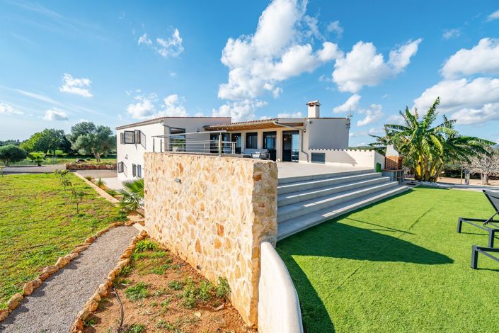 Image No.8-5 Bed Country House for sale