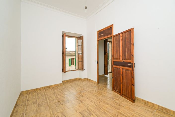 Image No.17-4 Bed Village House for sale