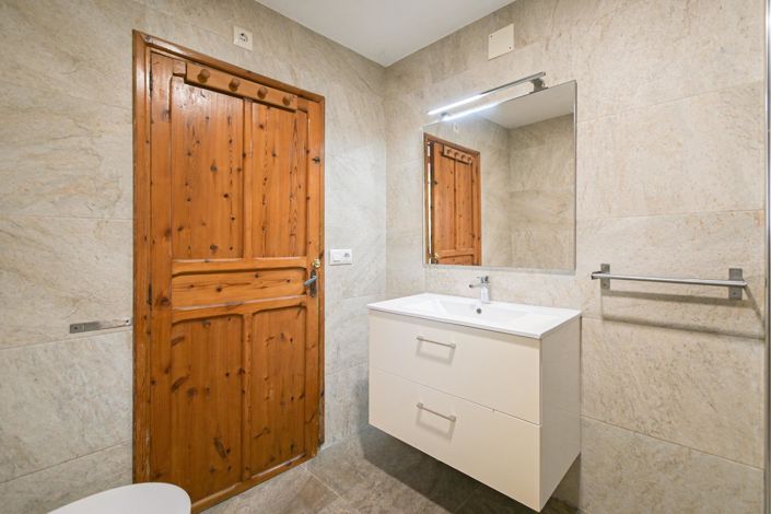 Image No.19-4 Bed Village House for sale