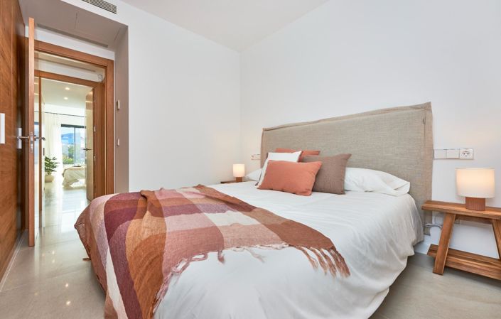 Image No.20-3 Bed Flat for sale