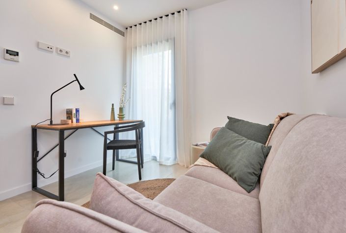 Image No.25-3 Bed Flat for sale