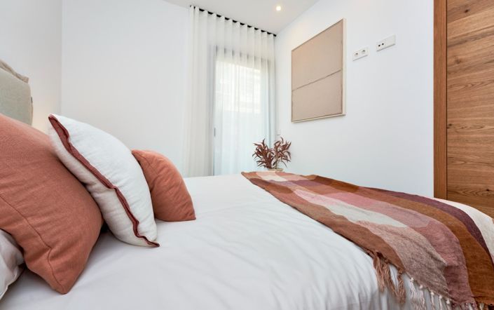 Image No.28-3 Bed Flat for sale