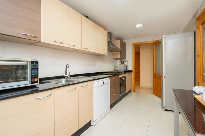 Image No.10-3 Bed Flat for sale