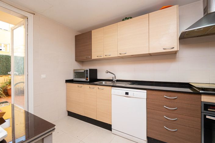 Image No.12-3 Bed Flat for sale