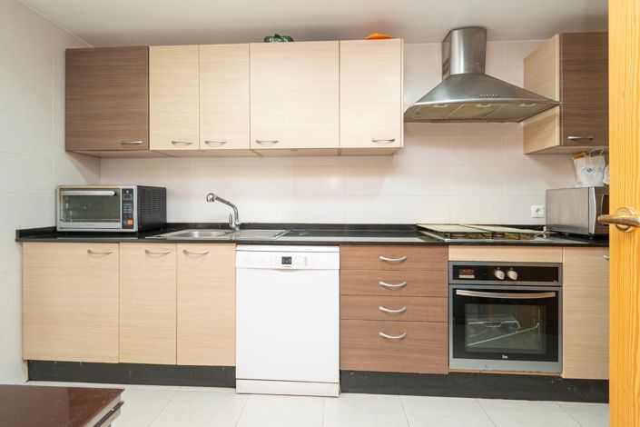 Image No.13-3 Bed Flat for sale