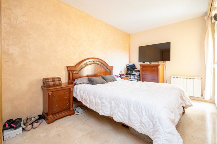 Image No.14-3 Bed Flat for sale