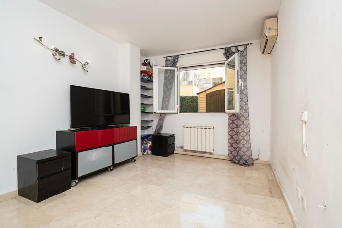 Image No.18-3 Bed Flat for sale