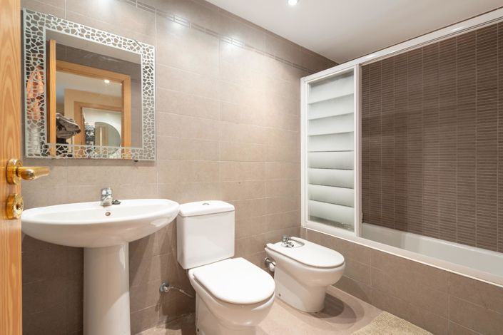 Image No.20-3 Bed Flat for sale