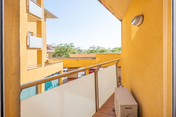 Image No.24-3 Bed Flat for sale