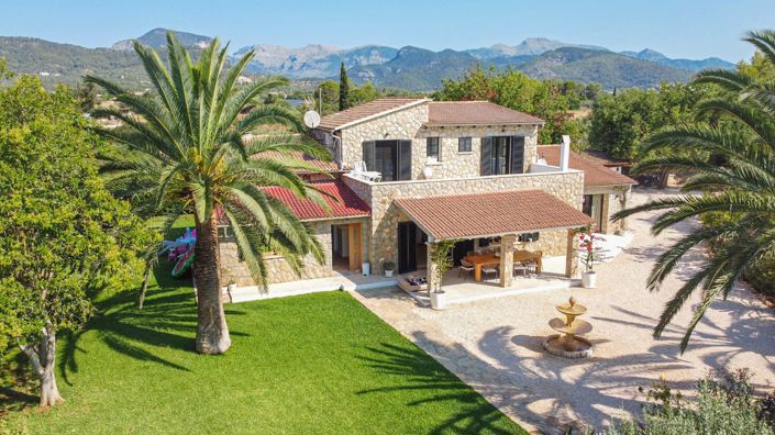 Image No.1-8 Bed Country House for sale