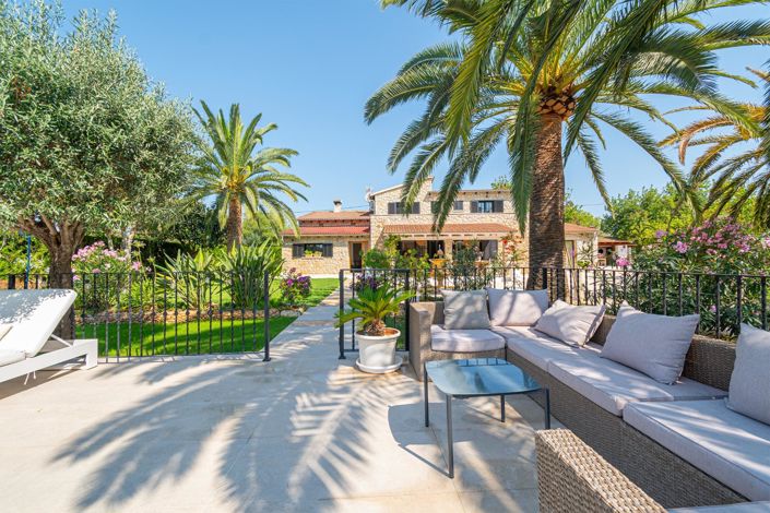 Image No.17-8 Bed Country House for sale