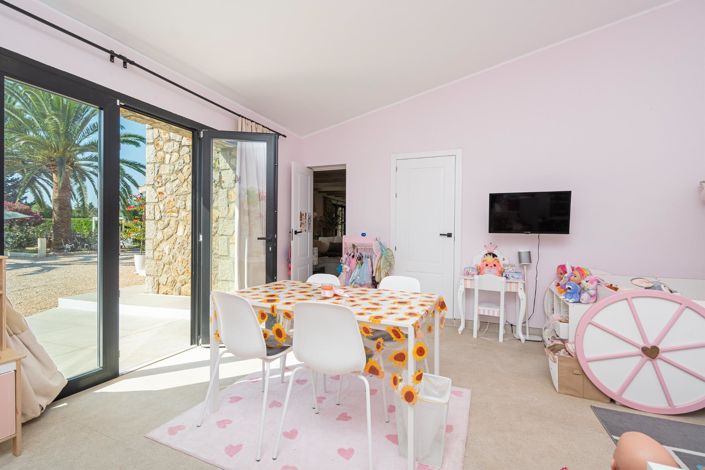 Image No.42-8 Bed Country House for sale