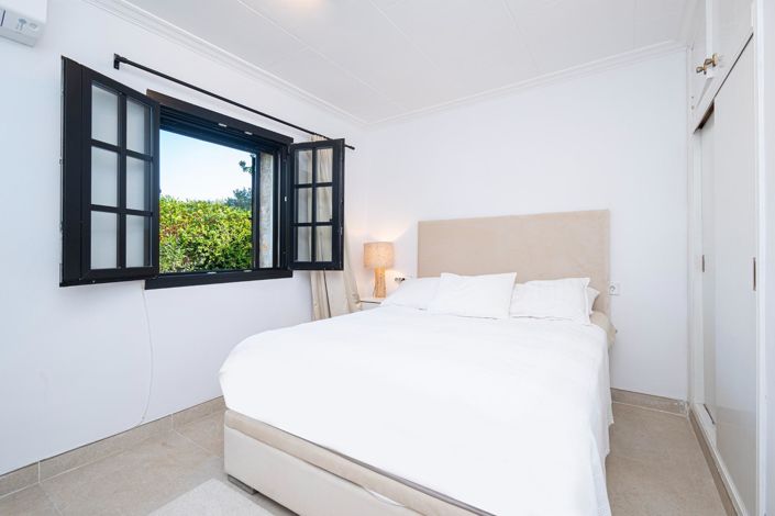 Image No.44-8 Bed Country House for sale