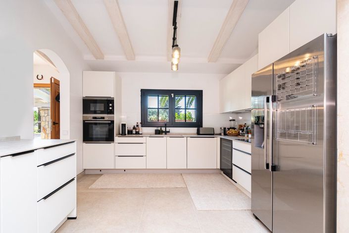 Image No.47-8 Bed Country House for sale