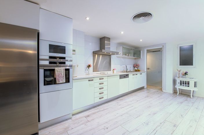 Image No.17-3 Bed Property for sale