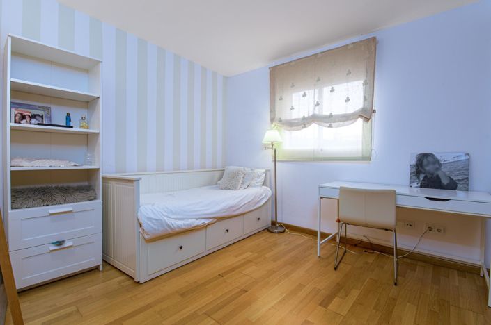 Image No.26-3 Bed Property for sale