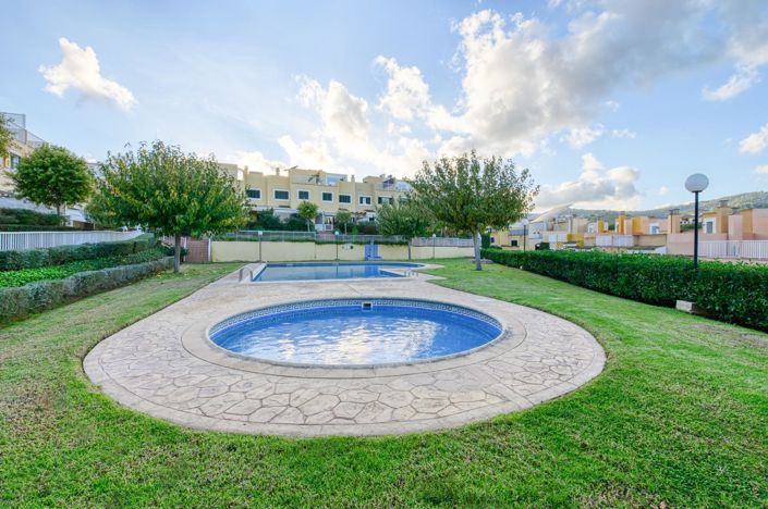 Image No.3-3 Bed Property for sale