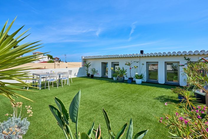 Image No.5-2 Bed House for sale