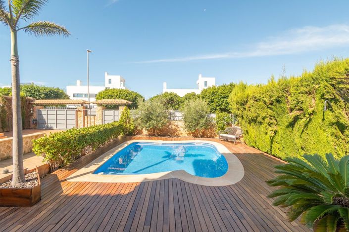 Image No.13-5 Bed Semi-Detached for sale