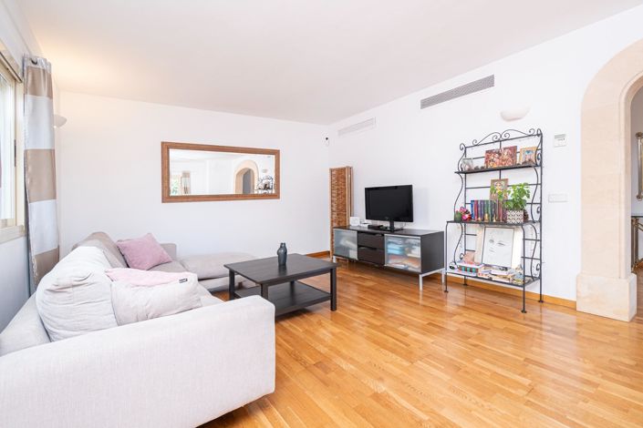 Image No.16-5 Bed Semi-Detached for sale