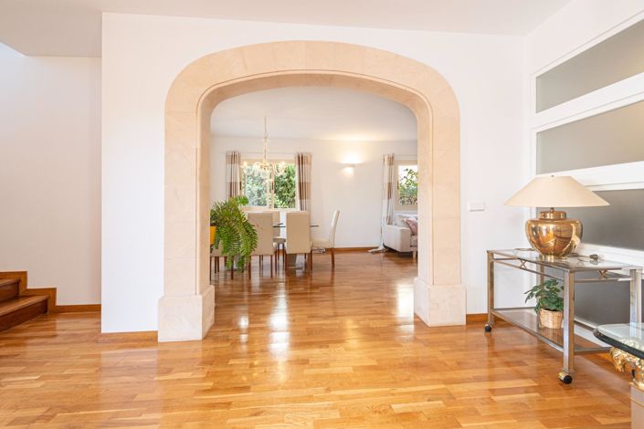 Image No.25-5 Bed Semi-Detached for sale