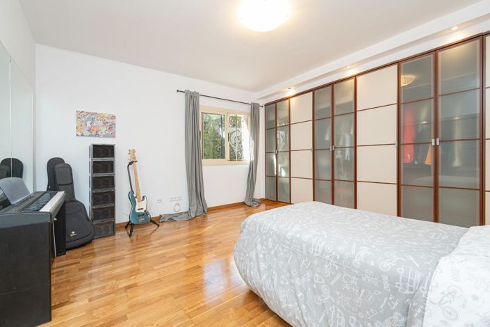 Image No.29-5 Bed Semi-Detached for sale