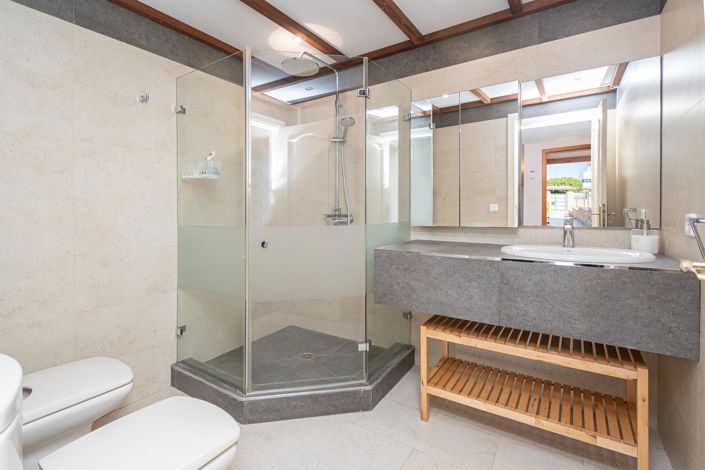 Image No.37-5 Bed Semi-Detached for sale