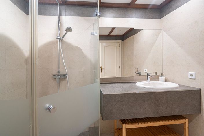 Image No.38-5 Bed Semi-Detached for sale