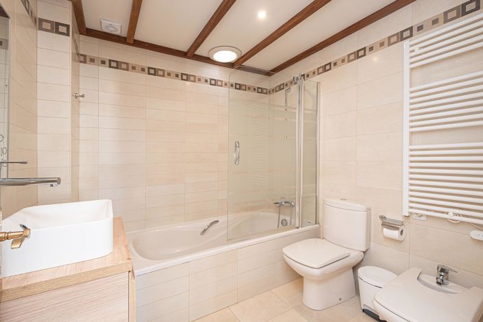 Image No.41-5 Bed Semi-Detached for sale