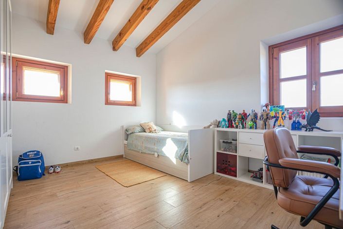 Image No.17-4 Bed Country House for sale