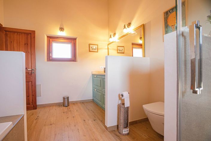 Image No.23-4 Bed Country House for sale