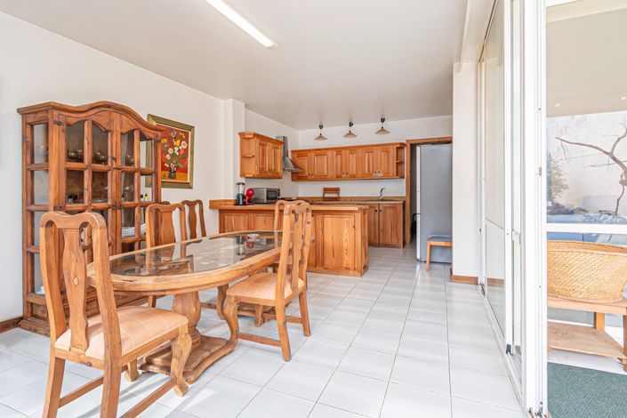 Image No.16-6 Bed Property for sale