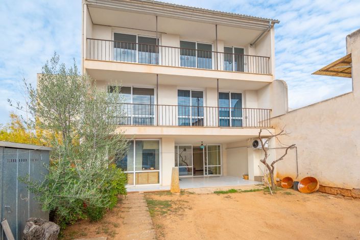 Image No.2-6 Bed Property for sale