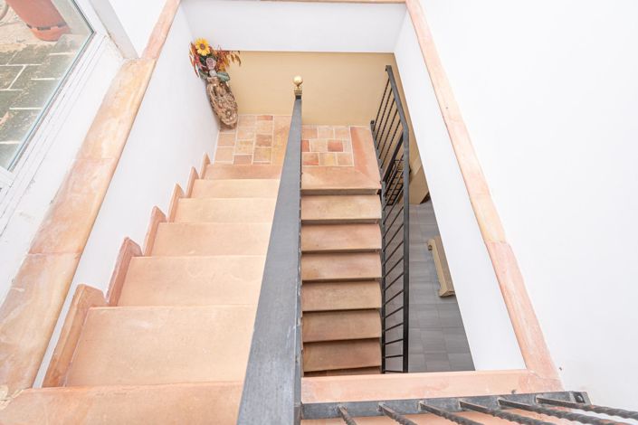 Image No.22-6 Bed Property for sale