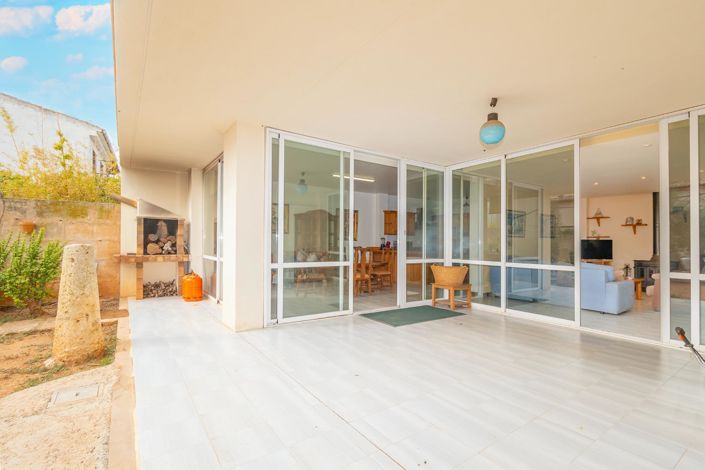 Image No.3-6 Bed Property for sale