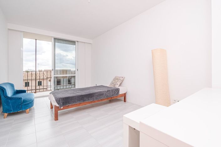 Image No.31-6 Bed Property for sale